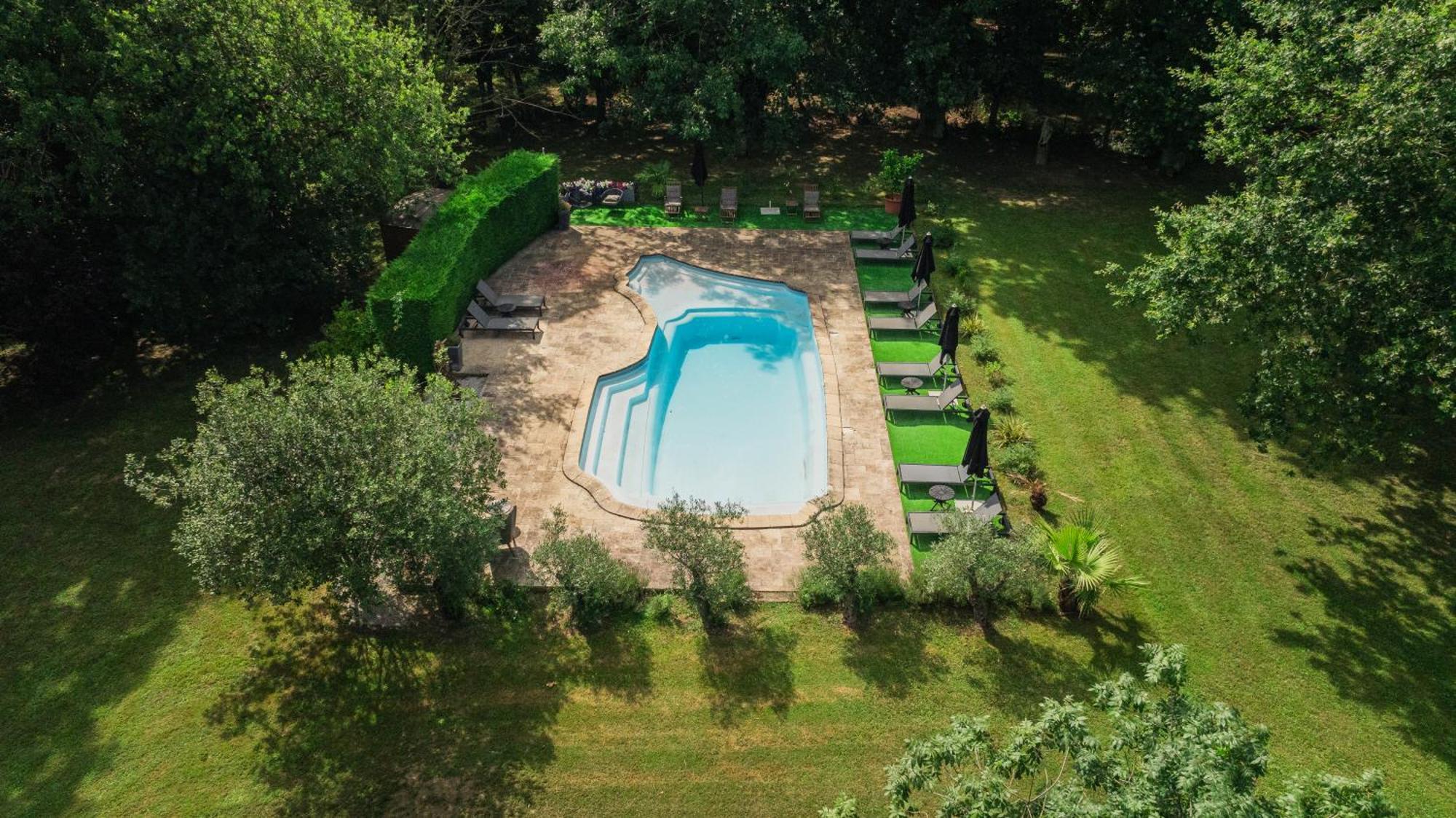 Castel Bois Marie, Maison D'Hotes Montauban Exterior foto The swimming pool at the Château de Chambord