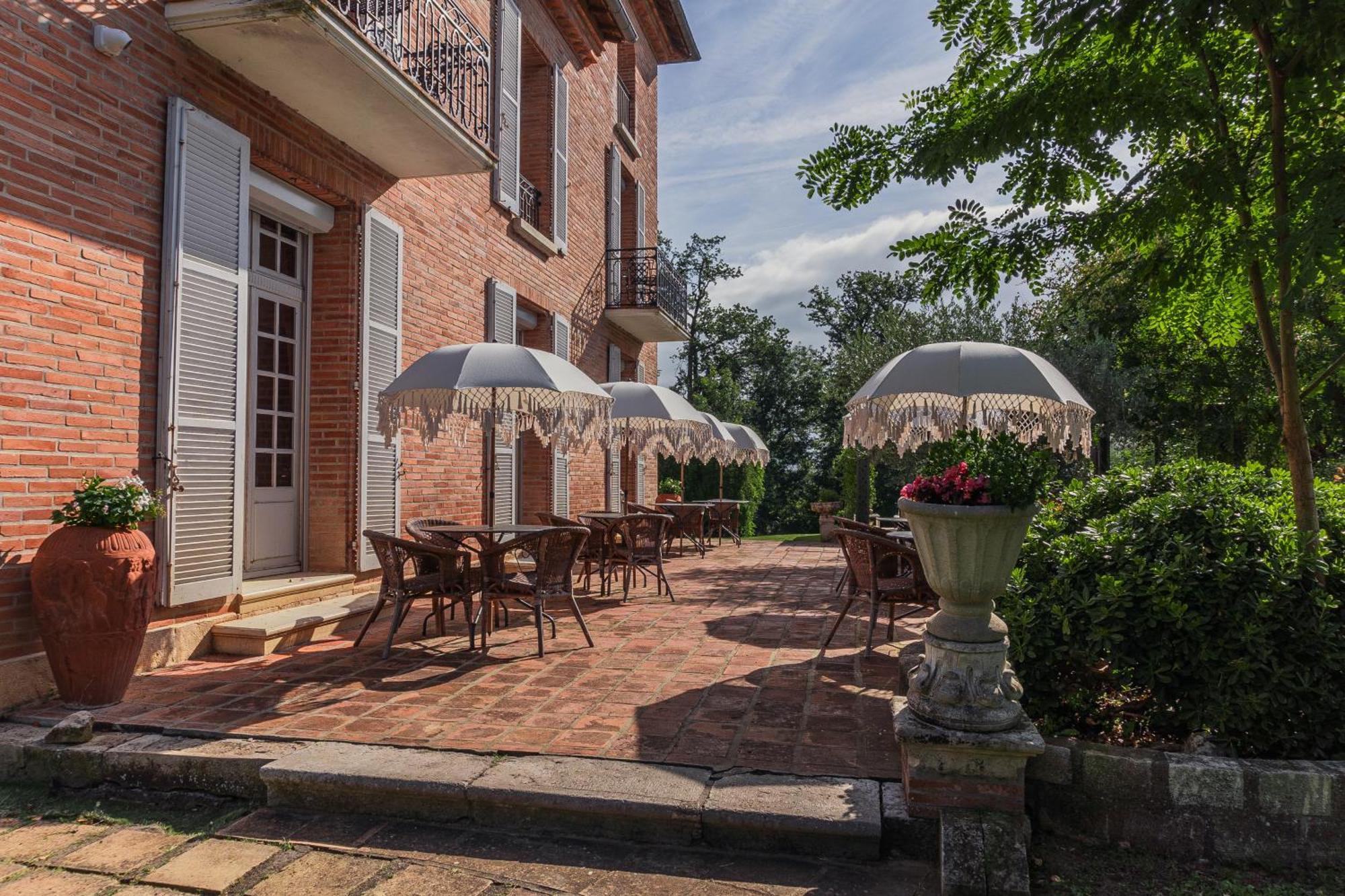 Castel Bois Marie, Maison D'Hotes Montauban Exterior foto The terrace of the restaurant