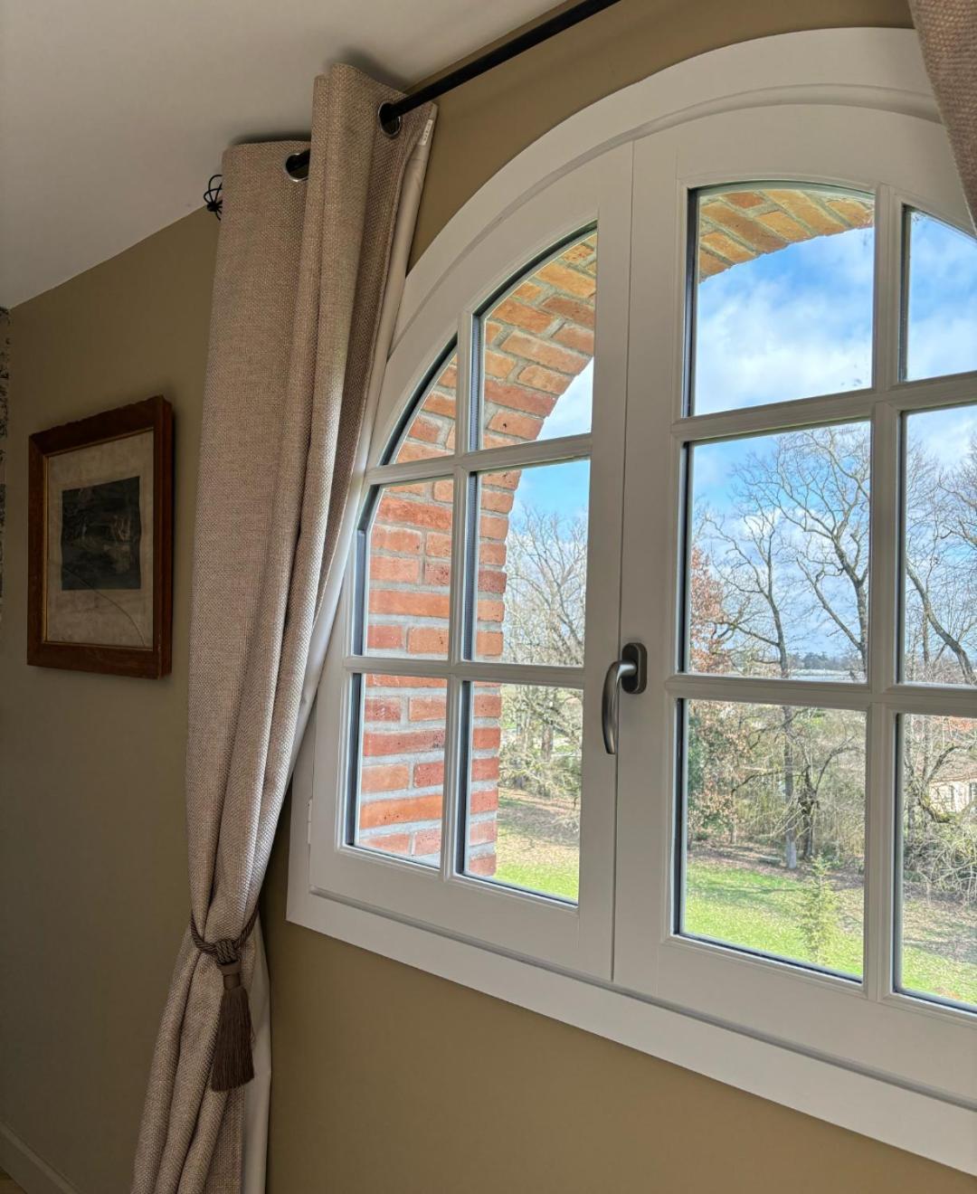 Castel Bois Marie, Maison D'Hotes Montauban Exterior foto A window with a curtain