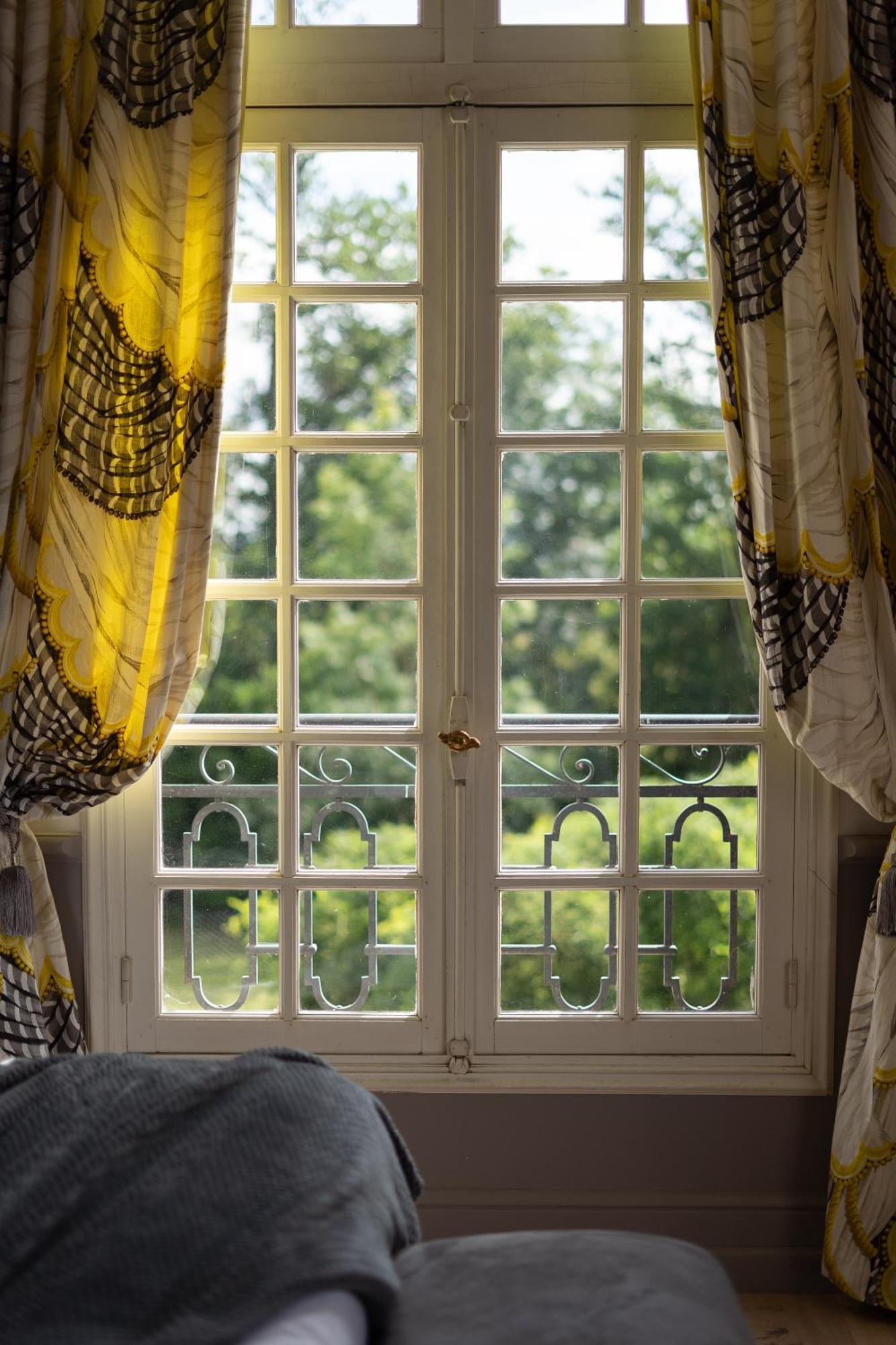 Castel Bois Marie, Maison D'Hotes Montauban Exterior foto Window with curtains
