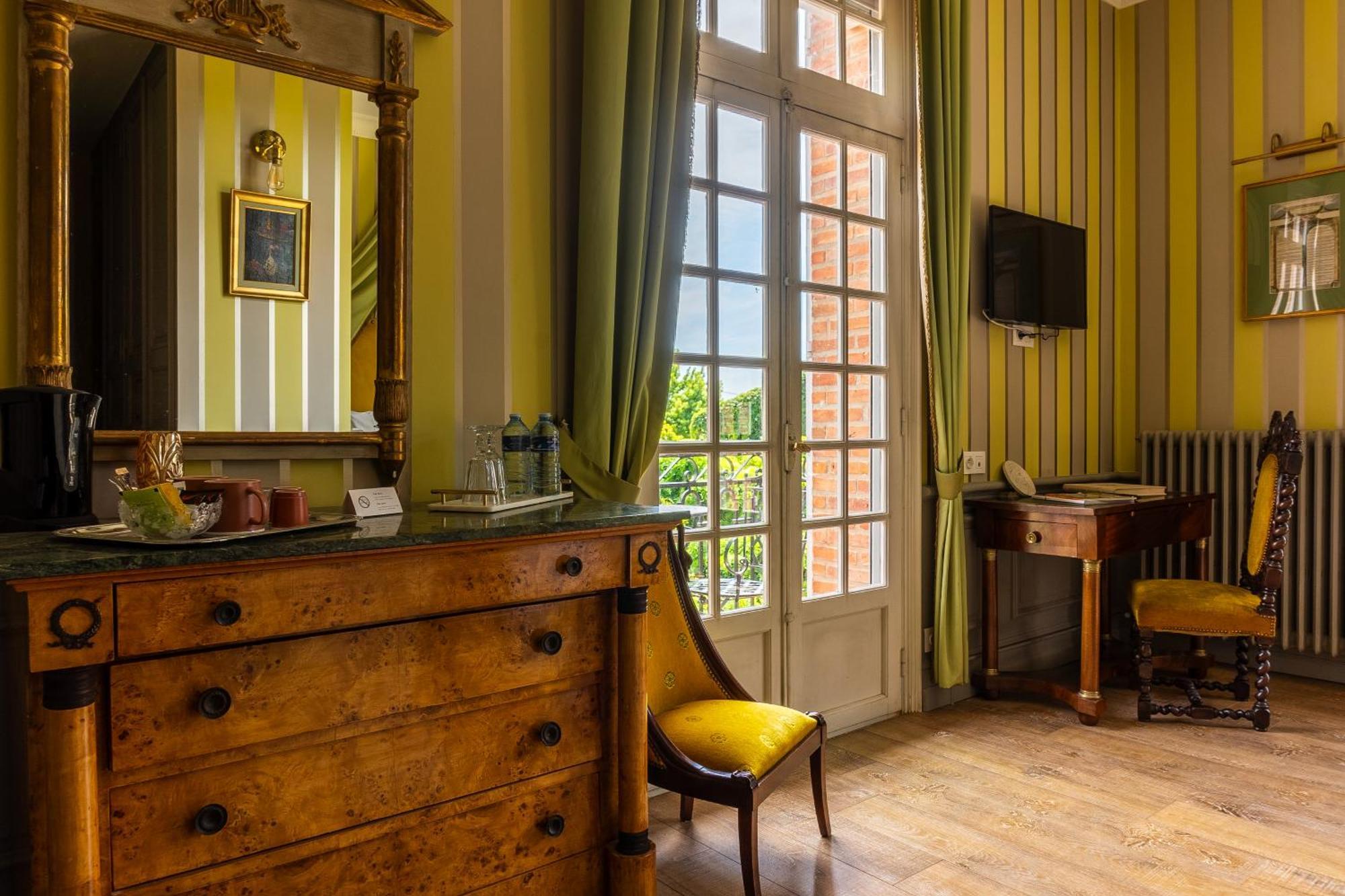 Castel Bois Marie, Maison D'Hotes Montauban Exterior foto A room at the hotel