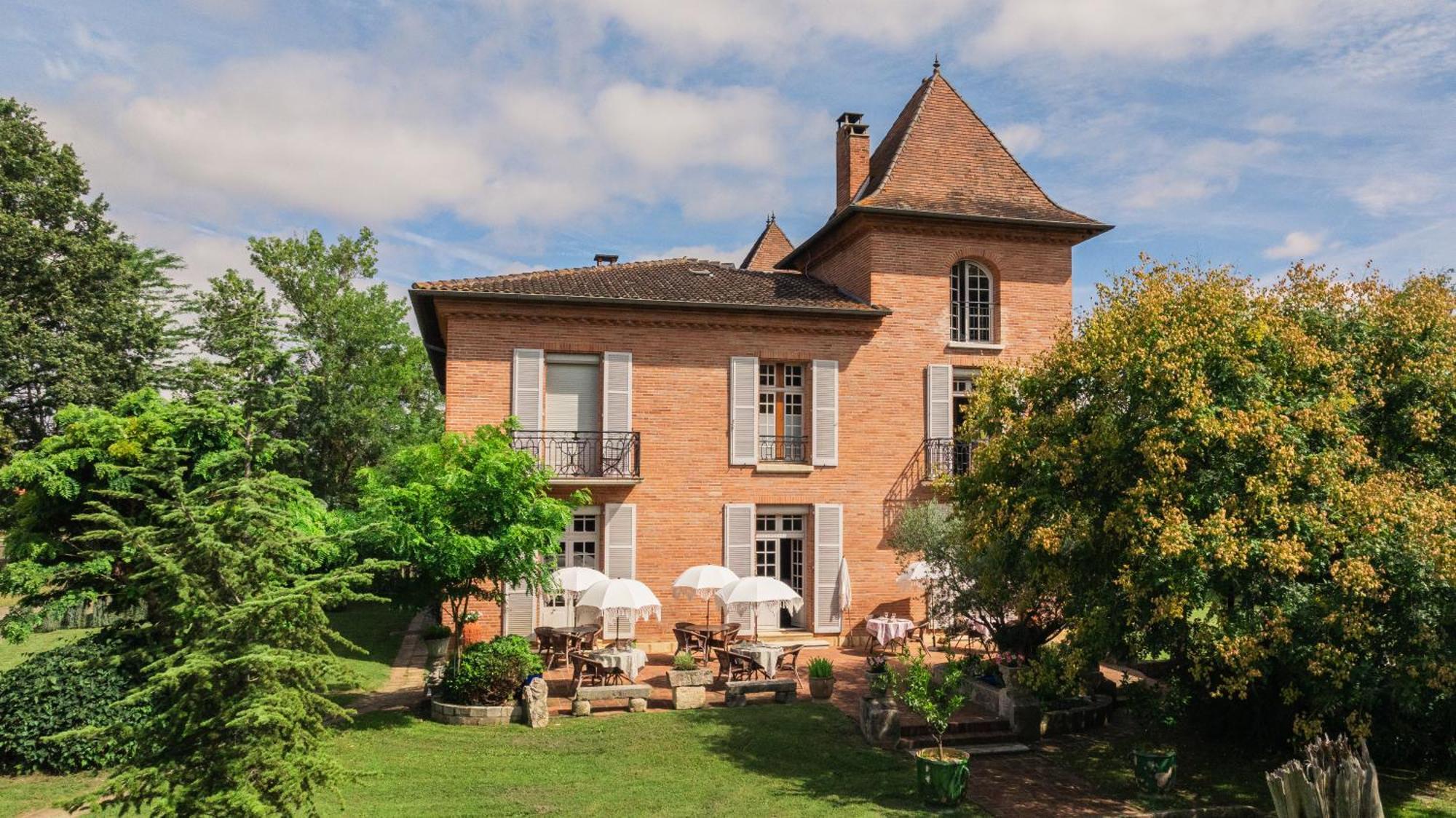 Castel Bois Marie, Maison D'Hotes Montauban Exterior foto The town hall in Saint-André-de-Pierre-Colamine