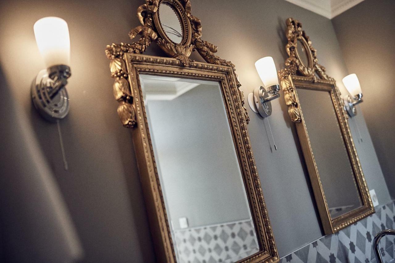 Castel Bois Marie, Maison D'Hotes Montauban Exterior foto Mirrors in a bathroom